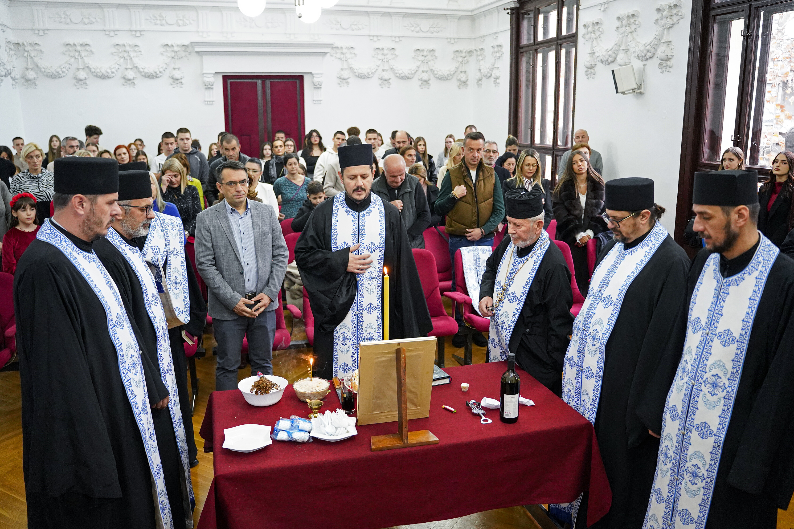 Ваљевска гимназија свечано обележила празник свог небеског покровитеља Светог Јована Златоуста