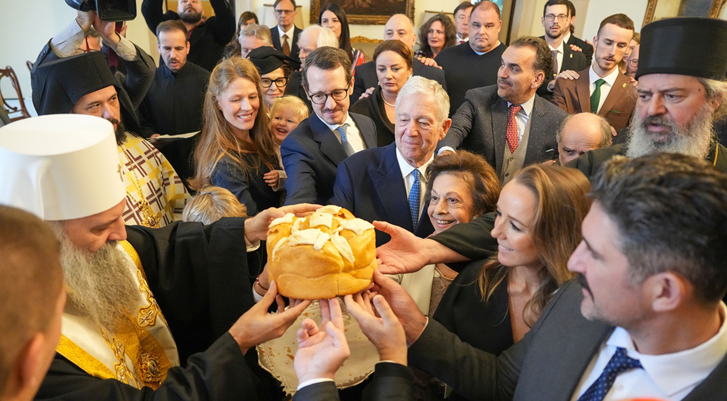 Епископ Исихије на крсној слави Краљевског дома Карађорђевића