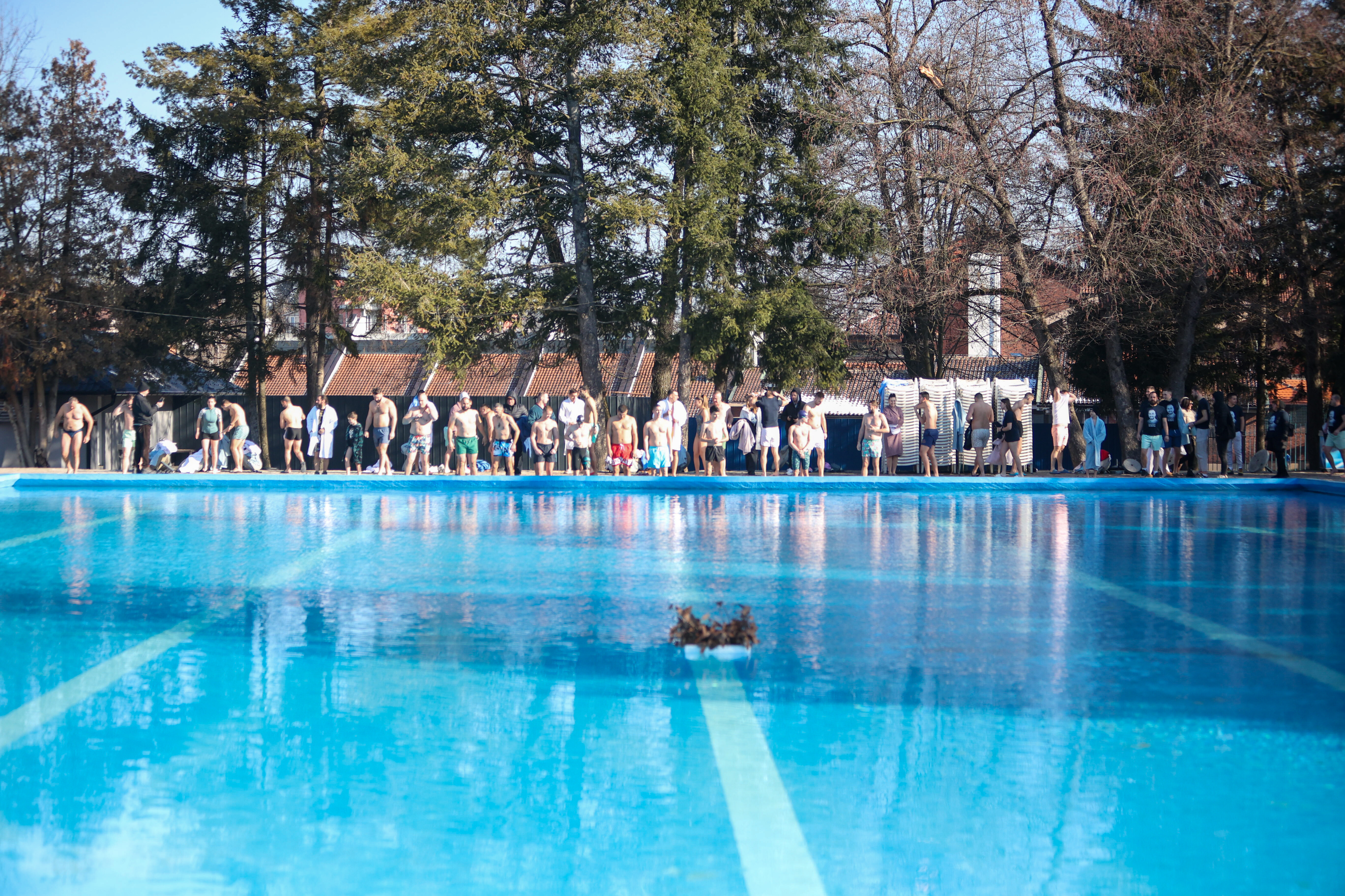 Пливање за Богојављенски крст у Бањи Врујци