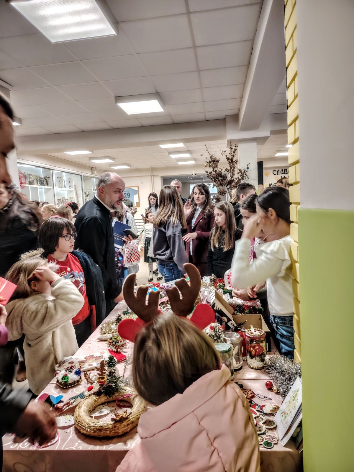 Новогодишња приредба и хуманитарни базар у ОВЦ “Браћа Недић” Осечина 