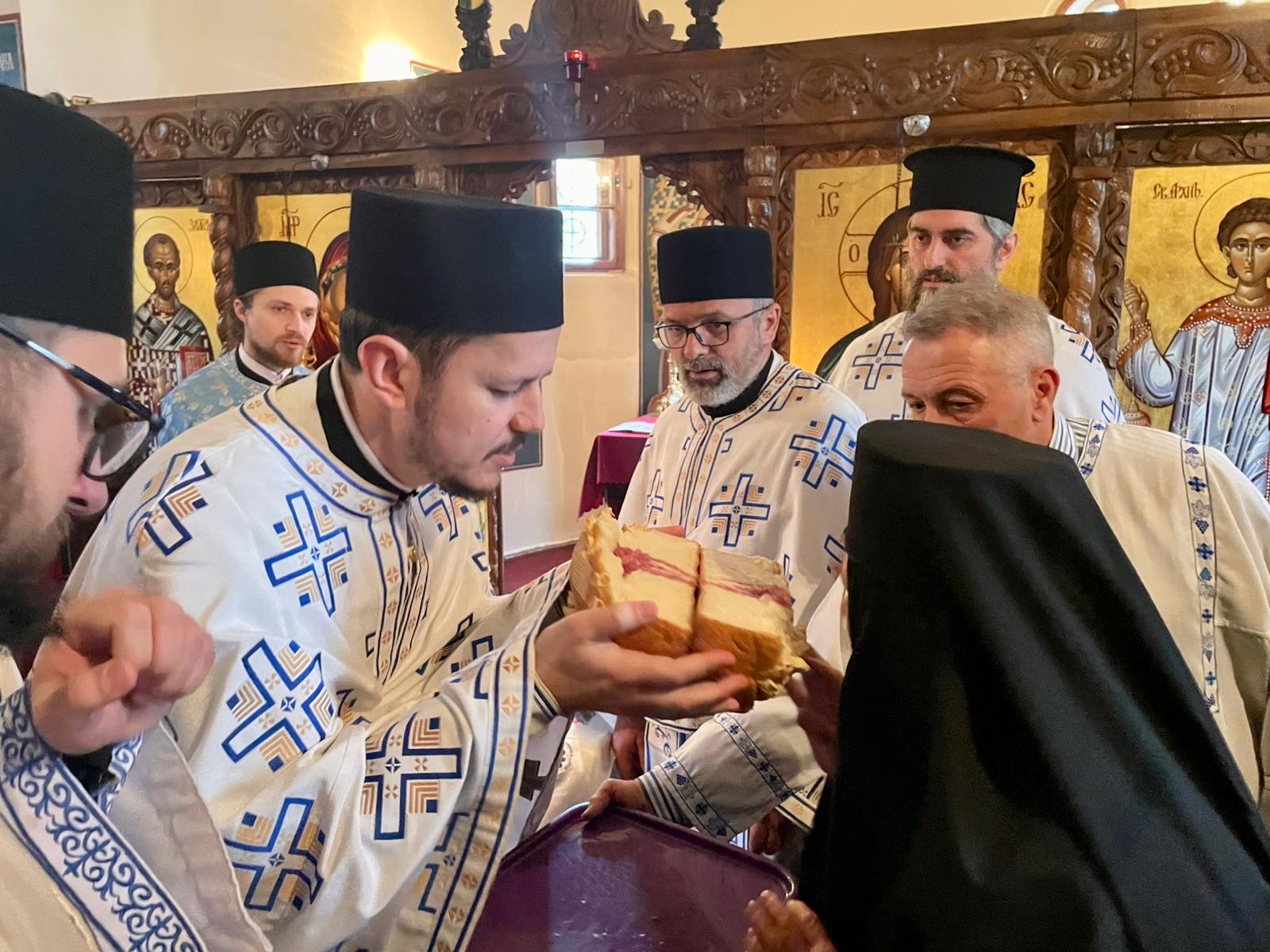 Пренос моштију Светог Јована Златоуста- крсна слава зимске капеле у Ћелијама