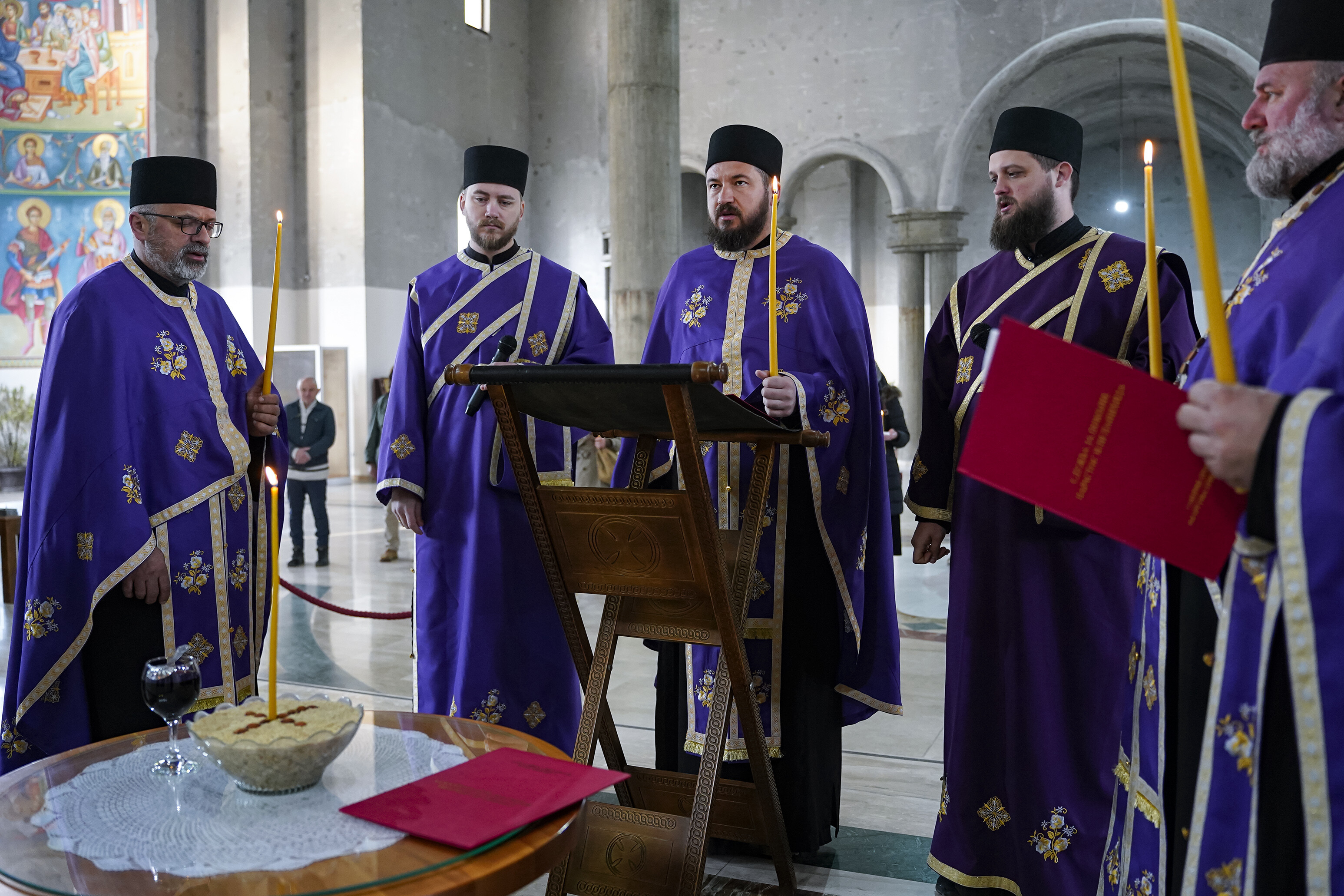 Парастос жртвама мартовског погрома у Саборном храму