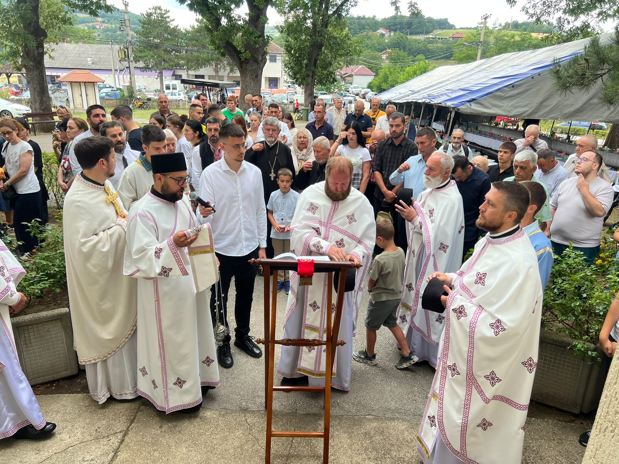 Храм у Драчићу прославио своје небеске заштитнике- Свете апостоле Петра и Павла