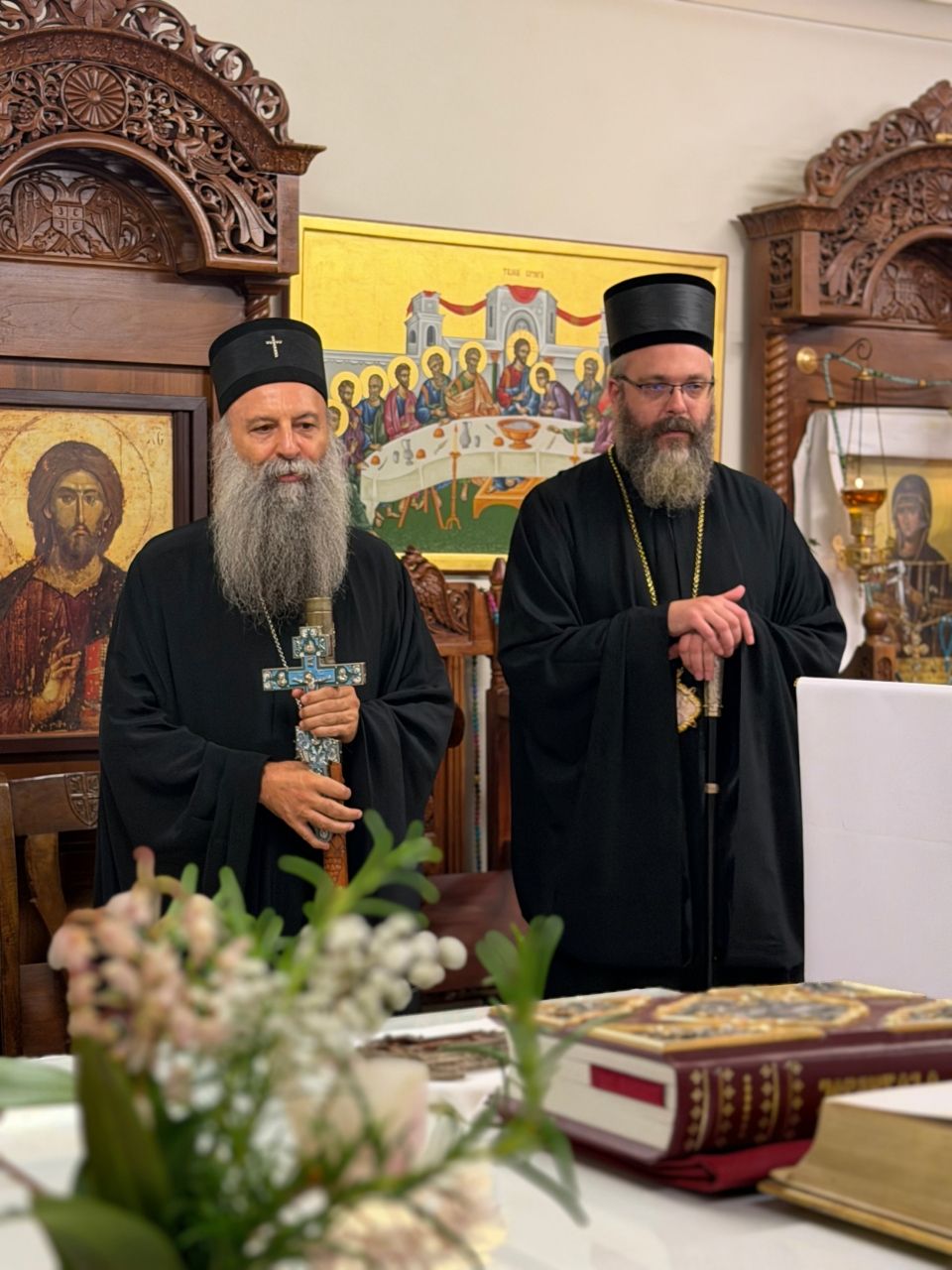 Патријарх Порфирије свечано дочекан у манастиру Светог Саве у Илајну